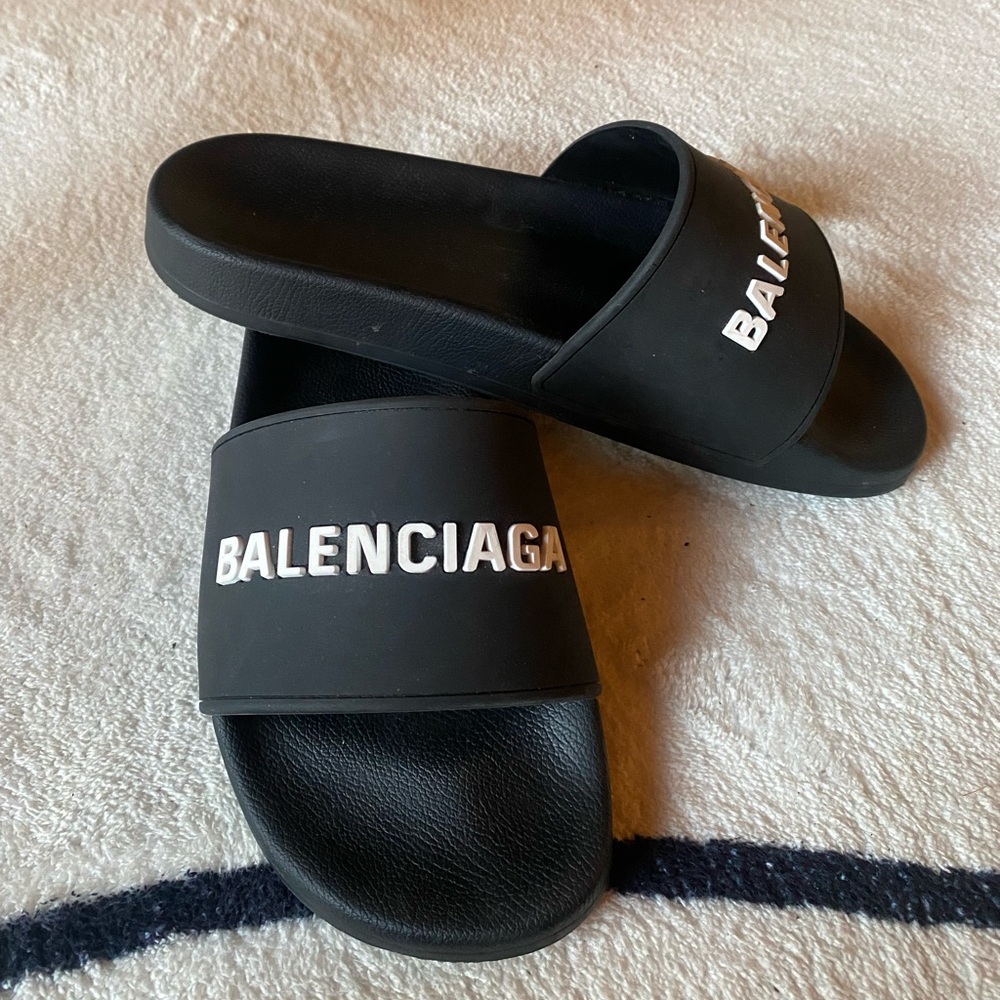 Balenciaga Pool Slides